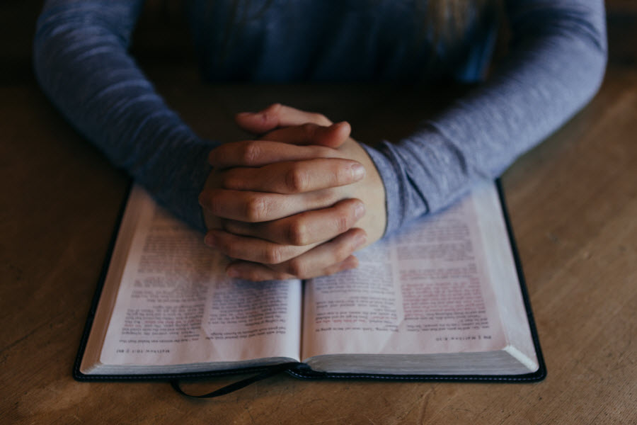 biblefoldedhands